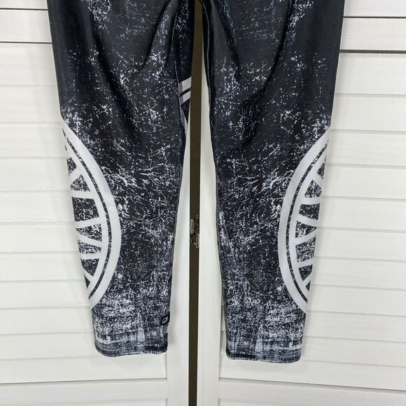 Terez for Soul Cycle Capri Leggings Black‎ White Wheels Athleisure Size M - Picture 6 of 9